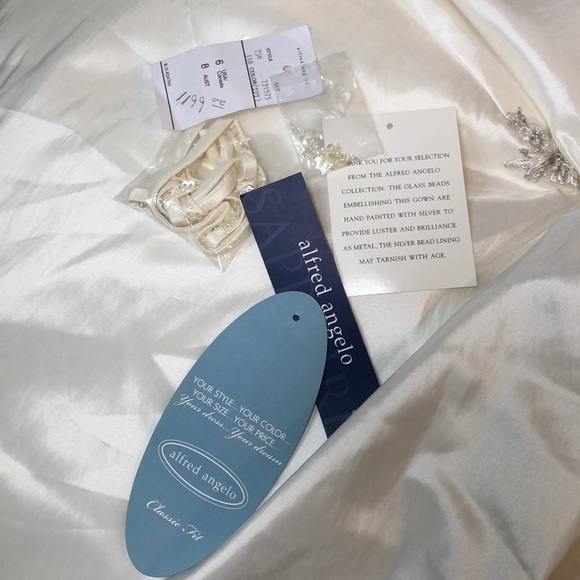 Alfred Angelo sweetheart bridal gown - Picture 10 of 11